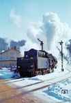 50 3563 (Bw Aue) fährt mit einem Nahgüterzug nach KMS-Hilbersdorf aus dem Bahnhof Wolkenstein. (24.02.1983) <i>Foto: Thomas Fischer</i>