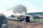 01 0519 mit dem D 199 (Frankfurt/M – Bebra 13.37/13.55 Uhr – Erfurt – Frankfurt/O) auf dem Weg zur damals innerdeutschen Grenze bei Ronshausen. (31.03.1973) <i>Foto: Helmut Dahlhaus</i>