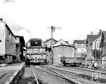 94 1601 setzt im Bahnhof Suhl um, wo sich das bekannte Hauptsignal vor dem Prellbock (hinter der Lok) befand. (22.02.1975) <i>Foto: Michael Malke</i>