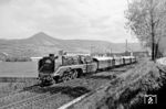 02 0201 mit dem DEFA-Filmzug auf der Rückfahrt von Saalfeld bei Rudolstadt. (14.05.1980) <i>Foto: Martin Heller</i>