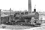 57 1478 (Henschel, Baujahr 1917), gekuppelt mit einem P8-Tender der Bauart 2'2' T21,5, in ihrer letzten Dienststelle Bw Stendal, wo sie auch am 22.20.1971 ausgemustert wurde. (1969) <i>Foto: Dieter Wünschmann</i>