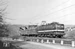 242 093 biegt am Abzweig Großheringen Gs auf die Saalebahn Richtung Camburg ab. (25.09.1982) <i>Foto: Martin Heller</i>