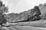 Zwischen Kahla (Thür) und Großeutersdorf rollt die Saalfelder 41 1036 mit einem Güterzug vorbei. (05.1978) <i>Foto: Martin Heller</i>