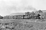 Im nachmittäglichen Berufsverkehr geht es für 41 1036 mit einer beachtlichen Doppelstock-Garnitur bei Göschwitz zurück in die Heimat nach Saalfeld (Saale). (06.1977) <i>Foto: Martin Heller</i>