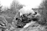 50 3704 (Bw Karl-Marx-Stadt) mit Ng 64359 aus Berbersdorf kommend am Einfahrsignal des Bahnhofs Hainichen. (11.03.1984) <i>Foto: Thomas Fischer</i>