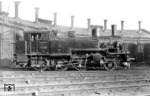 Die Naßdampftenderlok 74 101 präsentiert sich vor dem westlichen Ringlokschuppen im Heimat-Bw Berlin Lehrter Bf. Die preußische T 11 aus dem Jahre 1905 wurde genau ein Jahr später, im Juni 1933 ausgemustert. (15.06.1932) <i>Foto: DLA Darmstadt (Bellingrodt)</i>