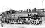 74 242, eine pr. T 11, präsentiert sich im besten Sonnenlicht im heimatlichen Bw Berlin Schlesischer Gbf, das später als Bw Berlin Ostbahnhof bekannt wurde. Zuletzt war die Lok beim Bw Berlin Lehrter Bf beheimatet, wurde im Frühjahr 1945 schwer beschädigt und am 25.11.1946 als Kriegsschadlok ausgemustert.  (1929) <i>Foto: DLA Darmstadt (Hubert)</i>