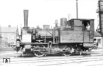 Wohlwollend präsentiert das Personal die gepflegte 98 131 im Heimat-Bw Oldenburg (Oldbg) Hbf. Die 1912 von Hanomag in Hannover-Linden gebaute oldenburgische T2 schied bereits im Juli 1931 aus dem Bestand aus.  (1930) <i>Foto: DLA Darmstadt (Hubert)</i>