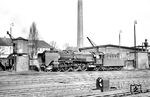 Die Ostbahnhofer 01 116 im Bw Helmstedt. Die Reichsbahnloks konnten in den Wende-Bw der DB zwar restaurieren und Wassernehmen, Kohlefassen war wegen fehlender Devisen dem Reichsbahnpersonal jedoch nicht erlaubt. (20.03.1962) <i>Foto: Bernd Kappel</i>