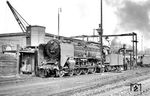 01 116 im Wende-Bw Helmstedt. Zwei Jahre später wurde die Lok in 01 533 rekonstruiert. (20.03.1962) <i>Foto: Bernd Kappel</i>