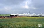 Der Sonderzug D 23301 nach Hof passiert mit 01 2137 und 03 001 den ehemaligen Grenzbahnhof Gutenfürst. (03.11.1990) <i>Foto: Wolfgang Bügel</i>