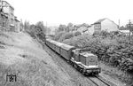 Den frühen P 8012 nach Gera sollte eigentlich die frisch untersuchte 01 1531 bespannen. Stattdessen kam die Saalfelder 114 448 in Pößneck angefahren. (17.06.1984) <i>Foto: Thomas Fischer</i>