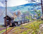 Nach dem Wasserhalt am Steinbacher Wasserhaus setzt 99 1568 mit P 14287 aus Wolkenstein ihre Fahrt nach Jöhstadt fort. (05.1981) <i>Foto: Karsten Risch</i>
