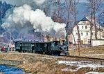 Der P 14287 nach Jöhstadt mit 99 1582 verlässt den Haltepunkt Schlössel. (02.1980) <i>Foto: Karsten Risch</i>