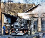 99 1582 wird in der kleinen Lokstation Jöhstadt gepflegt. (02.1980) <i>Foto: Karsten Risch</i>