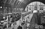 38 3955 ist mit einem Personenzug aus Zittau in Dresden Hbf eingetroffen. (1968) <i>Foto: Gerhard Greß</i>