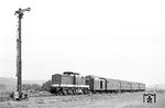 112 318 (Bw Weißenfels/Est. Naumburg) verlässt Kleinjena auf dem Weg nach Freyburg/Unstrut. (03.10.1987) <i>Foto: Thomas Fischer</i>