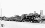 17 129 (Bw Deutzerfeld) verlässt vor Luxuszug L 129 "Riviera-Express" (Hoek van Holland – Neapel) den noch nicht umgebauten Düsseldorfer Hauptbahnhof. Die S 10 war von Emmerich bis Köln an dem Zug. (23.04.1932) <i>Foto: DLA Darmstadt (Bellingrodt)</i>