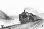 17 131 vom Bw Koblenz Hbf vor D 251 (Frankfurt/M – Dortmund) unterwegs auf der linken Rheinstrecke bei Bacharach. Die Lok wurde bereits im Oktober 1932 ausgemustert. (07.1929) <i>Foto: Hermann Maey</i>