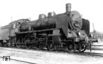 Werner Hubert hat 17 203 auch im Heimat-Bw Cottbus angetroffen. Die ursprünglich mit einer Gleichstromdampfmaschine gelieferte Lok hat den Antrieb über die zweite Kuppelachse beibehalten.  (1935) <i>Foto: DLA Darmstadt (Hubert)</i>