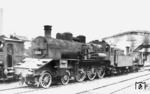 Die ehemalige 17 604 wurde von einer Werklok (sä. VII T,  Baureihe 98.70) an der Lokwerkstatt im Bw Dresden-Altstadt in Fotografierposition gerückt. Aufgehübscht in Reichsbahnbeschilderung steht sie für die Fotografen Bellingrodt und Hubert zur Ablichtung bereit. Die 1906 von Hartmann in Chemnitz gebaute sächsische XII H hatte ihre besten Zeiten lange hinter sich. Seit 1928 im Lokstand als Gerät geführt, diente sie als Heizlok bei den Bw Chemnitz Hbf, Dresden-Altstadt und Dresden-Pieschen und wurde erst 1956 in Dresden zerlegt. Nebenan steht Werklok 3 abgestellt, ebenfalls eine sä. VII T.  (02.06.1936) <i>Foto: Werner Hubert</i>