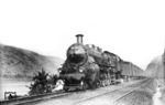 Die gerade einmal zwei Jahre alte 18 509 vom Bw Wiesbaden vor D 269 nach Dortmund bei Oberwesel auf der linken Rheinstrecke. (06.1929) <i>Foto: Hermann Maey</i>