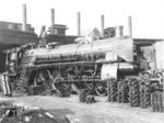 18 314 bei der Kesseldruckprobe während eines Aufenthalts im RAW Bremen. Die beim Bw Bremen Hbf stationierte Maschine wurde im Juli 1948 gegen 18 434 des Bw Dresden-Altstadt ausgetauscht. Ab 1951 stand sie der Versuchsanstalt Halle (Saale) zur Verfügung.  (04.1943) <i>Foto: RVM (Düring)</i>