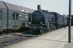 38 3789 war während ihrer fast 50-jährigen Einsatzzeit (1922 - 1970) nur an der Ostseeküste für die Betriebswerke Rostock und Güstrow unterwegs. Im Sommer 1968 steht sie in Rostock Hbf am Bahnsteig. (02.07.1968) <i>Foto: Will A. Reed</i>