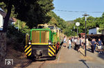 Der Sonderzug „After Work Steam Tour“ ist mit Ersatzlok D 4 in Burgbrohl angekommen. Hier wurde den Fahrgästen ein Imbiss und kühle Getränke gereicht.  (14.08.2026) <i>Foto: Zeno Pillmann</i>