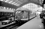VT 08 509 vom Bw Köln-Nippes ist als F 14 "Dompfeil" aus Hannover in Köln Hbf angekommen. In Köln bestand Anschluss an den F 10/22 "Rheingold/Rheinpfeil". (29.05.1960) <i>Foto: Ernst Winter</i>