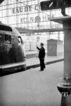 Abfahrauftrag für den VT 08 509 in Köln Hbf, der nun als Leergarnitur zur Abstellung nach Köln Bbf fahren wird. Um 20.00 Uhr wird es als F 13 "Dompfeil" zurück nach Hannover gehen. (29.05.1960) <i>Foto: Ernst Winter</i>