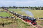 Wie immer fand die Veranstaltung "Terug naar Toen" unter regem Interesse der Bevölkerung statt. Auch bei der Ausfahrt des Sonderzuges nach Loenen mit 41 241 waren in Beekbergen nicht nur Eisenbahnfotografen anwesend. (06.09.2026) <i>Foto: Joachim Schmidt</i>