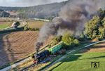 Zwischen Wilburgstetten und Fremdingen kreuzt 52 8168 mit DGS 59969 die Bundesstraße 25. (22.09.2026) <i>Foto: Joachim Schmidt</i>