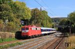 Die mittwöchentliche Wagenüberführung von Dortmund-Eving nach Köln Bbf hatte wieder 110 198 am DLr 93625 übernommen. Hier fährt die Fuhre durch Wuppertal-Sonnborn. (30.09.2026) <i>Foto: Wolfgang Bügel</i>