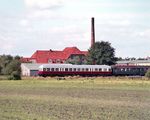 Am 15. November 1927 wurde die Kleinbahn Niebüll–Dagebüll AG gegründet, die am 21. Dezember 1964 in die Nordfriesische Verkehrsbetriebe AG (NVAG) aufging. An ihr waren das Land Schleswig-Holstein sowie der Kreis Nordfriesland und die Stadt Wyk auf Föhr beteiligt. Die NVAG engagierte sich außerdem im Busverkehr und Schienen- und Straßengüternahverkehr. Hier ist der T 3 (MaK, Baujahr 1960) der NVAG in Niebüll unterwegs. Am 1. Januar 2004 übernahm die Norddeutsche Eisenbahngesellschaft Niebüll GmbH (neg), eine 100-prozentige Tochter der Chemins de Fer Luxembourgeois (die staatliche Luxemburger Eisenbahn) den Bahnbetrieb. (08.1972) <i>Foto: Ulrich Hesse</i>