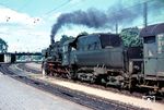 Die Lindauer 38 1638 wartet vor P 3062 nach Friedrichshafen in Lindau Hbf auf die Abfahrt. (08.1964) <i>Foto: Rolf Hahmann</i>
