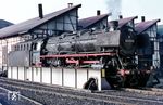044 340 auf der Schiebebühne in ihrem Heimat-Bw Rottweil. Im November 1979 wurden die Anlagen abgerissen. Übrig blieb nur der Fachwerk-Längsbau. (12.1970) <i>Foto: Rolf Hahmann</i>