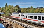 Am Zugschluss der Abschieds-IC 111 (Hamburg-Altona - München Hbf) hing die passend in den IC-Farben lackierte 101 013. Aufnahme am Harkortsee bei Witten (Ruhr). (07.10.2026) <i>Foto: Zeno Pillmann</i>