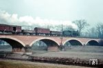 55 2521 (Bw Leipzig Hbf Süd) mit einem Güterzug auf der Brücke über die Neue Luppe bei Leipzig-Wahren. (30.03.1964) <i>Foto: Rolf Hahmann</i>