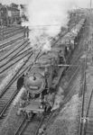 052 625 war lange Zeit in Wuppertal heimisch. Seit dem 1. April 1950 war sie beim Bw Wuppertal-Langerfeld stationiert und wechselte nach Auflösung des Bw an das andere Ende der Stadt zum Bw Wuppertal-Vohwinkel. Als auch dieses Bw schloss, ging die Lok am 30.09.1972 nach Duisburg-Wedau. Hier fährt sie mit dem Ng 17602 aus dem Bahnhof Wuppertal-Oberbarmen. (08.06.1972) <i>Foto: Joachim Bügel</i>