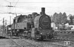094 730 (94 1730) war die letzte preußische T 16¹ in Wuppertal. Im Sommer 1972 diente sie nur noch als Reservelok, da die BR 290 längst das Rangiergeschäft im nahen Rangierbahnhof übernommen hatte. Am 30.09.1972 wurde sie nach Hamm (Westf) umstationiert. Für dieses Foto wurde sie damals dankenswerterweise extra aus dem Schuppen im Bw Wuppertal-Vohwinkel geholt. (24.07.1972) <i>Foto: Joachim Bügel</i>
