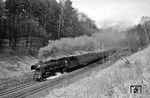 01 1084 kachelt mit dem D 74 (Hamburg-Altona - Basel SBB) an der Blockstelle Wasserscheide zwischen Neustadt (Kr Marburg) und Stadt Allendorf vorbei. (12.03.1967) <i>Foto: Reinhard Gumbert</i>