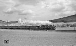 Mit dem P 2356 (Lauda - Osterburken) kommt 38 2631 bei Sachsenflur angedampft. (23.03.1967) <i>Foto: Reinhard Gumbert</i>