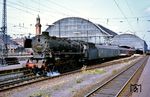 01 1064 bringt in Bremen Hbf den D 494 nach Köln in Fahrt. Auf dem 244 km langen, 01.10-geführten Abschnitt zwischen Hamburg-Altona und Osnabrück, erreichte der 500 t schwere Zug eine Reisegeschwindigkeit von 85,3 km/h. Das hört sich nicht viel an, aber die TEE- bzw F-Züge waren auch nur mit einer Reisegeschwindigkeit von etwas mehr als 90 km/h unterwegs. (08.1968) <i>Foto: Robin Fell</i>