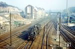 38 3210 vom Bw Wuppertal-Langerfeld fährt mit der Leerwagengarnitur des P 2328 nach Düsseldorf in Wuppertal-Oberbarmen ein. Mit der Aufnahme des elektrischen Betriebs am 30. Mai 1964 endete der Einsatz der Langerfelder P 8. 38 3210 wanderte zum Bw Wuppertal-Vohwinkel ab. (27.10.1963) <i>Foto: Robin Fell</i>
