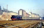 78 128 vom Bw Wuppertal-Vohwinkel fährt mit N 040 aus Schwelm in Wuppertal-Oberbarmen ein. Die Vohwinkler T 18 bestritten zwischen Gevelsberg Nord und Wuppertal-Vohwinkel bereits seit 1949 einen S-Bahn-ähnlichen Verkehr. (27.10.1963) <i>Foto: Robin Fell</i>