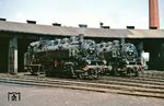 86 419 und 86 130 sonnen sich vor dem Schuppen in ihrem Heimat-Bw Coburg. 86 419 war die einzige Coburger 86, die mit Rangierfunk ausgerüstet war. (19.06.1968) <i>Foto: Robin Fell</i>
