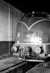V 200 038 vom Bw Hamm P war von Herbst 1966 bis Herbst 1969 mit einer automatischen Mittelpufferkupplung (AK) der Bauart Unikuppler ausgerüstet. Ziel war die generelle Einführung der AK bei den europäischen Eisenbahnen. Bis 1974 wurden die V 200, die im Rahmen einer U4 den AW zugeführt wurden, für die Aufnahme der Mittelpufferkupplung vorbereitet. Trotz der technischen Machbarkeit und der erfolgreichen Erprobung stellte die DB Mitte der 1970er Jahre die Vorbereitung von Fahrzeugen auf AK ein. Durch die Priorisierung anderer Projekte bei ausländischen Bahnen (z.B. des TGV in Frankreich) wurde die Einführung auf europäischer Ebene auf unbestimmte Zeit verschoben.  (02.07.1966) <i>Foto: Basil Roberts</i>