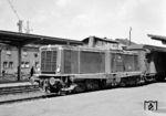 V 100 1174 vom Bw Marburg (Lahn) wartet im Bahnhof Bebra auf die Abfahrt. (19.06.1962) <i>Foto: Basil Roberts</i>