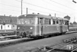 VT 98 9661 (Bw Bamberg) in einem Nürnberger Bahnhof. Als 798 661-5 wurde er 1989 ausgemustert und in die Türkei verkauft. (10.09.1960) <i>Foto: Basil Roberts</i>